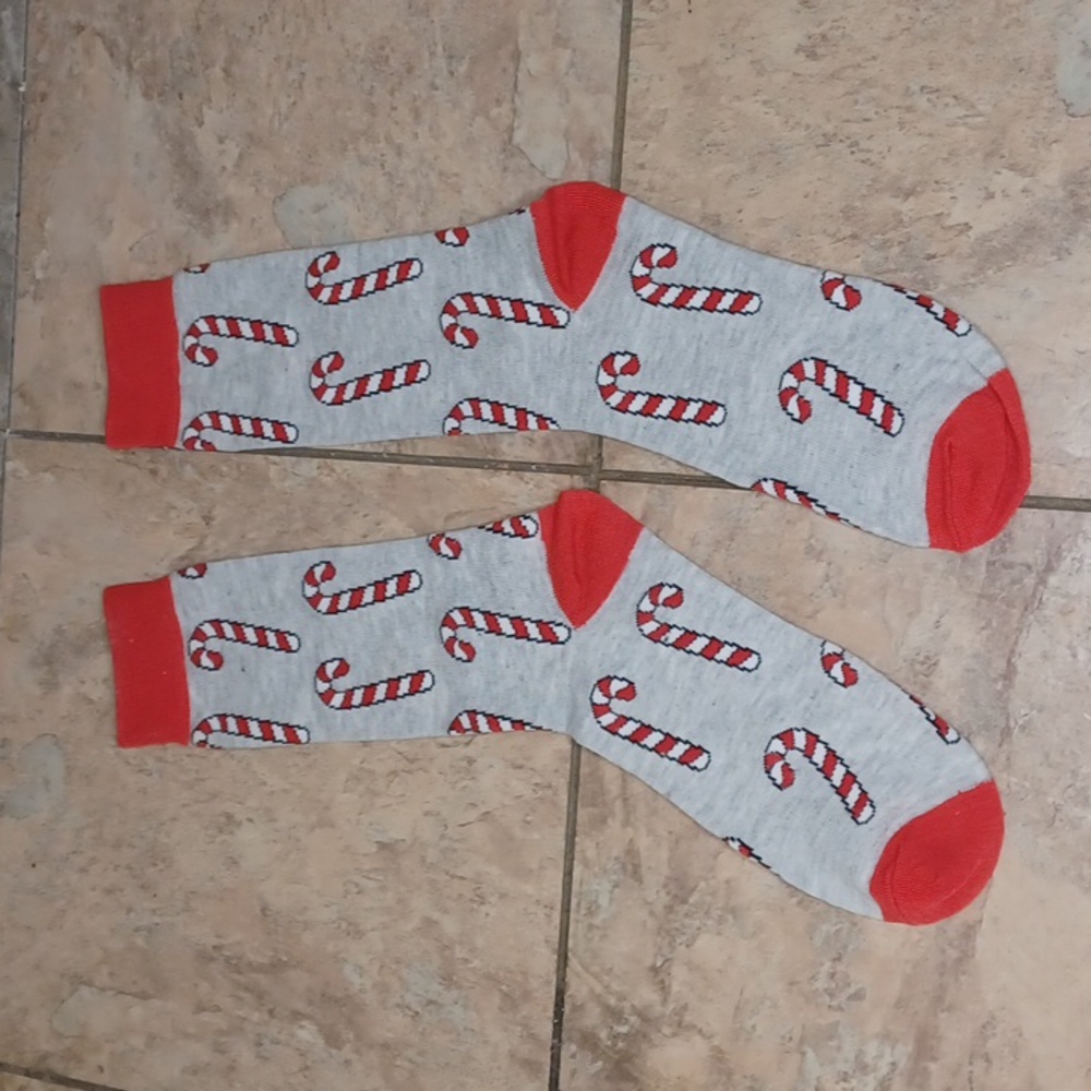 2 pairs of holiday themed socks OS - Picture 3 of 12